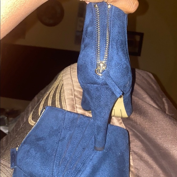 Heels - Picture 2 of 3